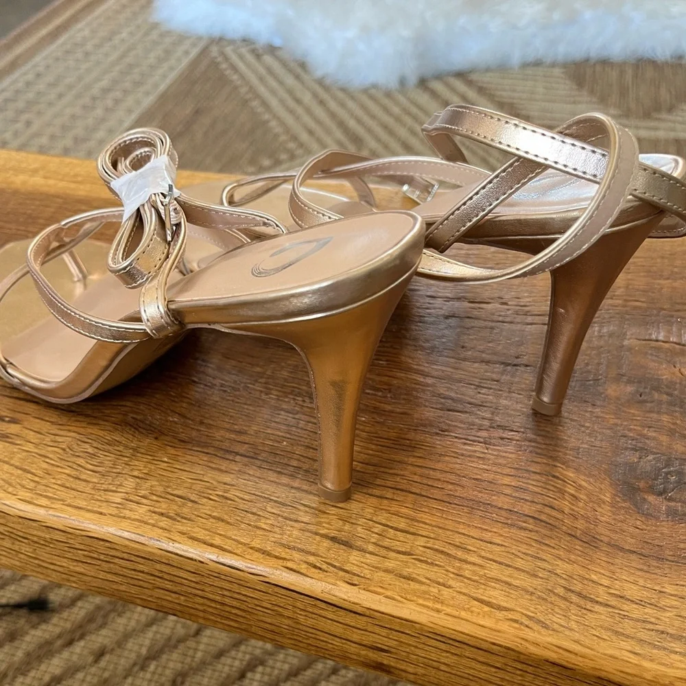 NWOB. Journee Collection Women's Waverlee Dress Sandals. Size 12 - Picture 3 of 8